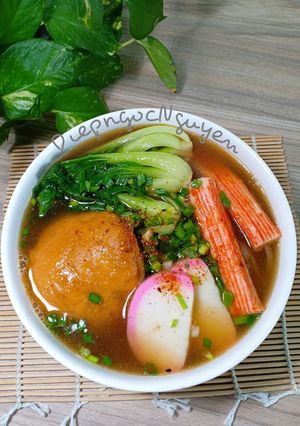 Hình của món MÌ Udon chả cá Nhật Bản.