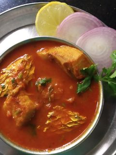 झणझणीत घोळीचा रस्सा (फिश) (gholicha rassa recipe in marathi) रेसिपी चे मुख्य फोटो