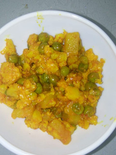 गोभी आलू की सब्जी (Gobhi aloo ki sabzi recipe in Hindi) रेसिपी मुख्य फोटो