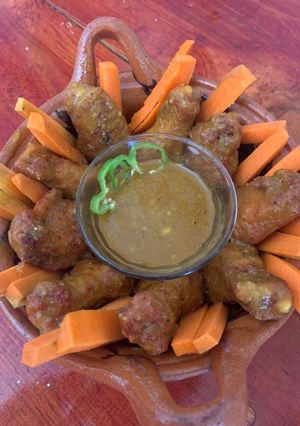 Una foto de Mango habanero wings (Alitas Mango habanero)