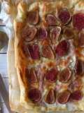 Torta sfoglia ai fichi e prosciutto cotto