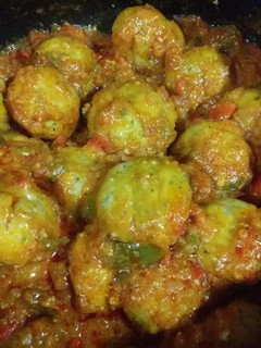 Una foto de Albóndigas de pollo al chilindrón con thermomix