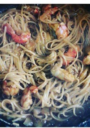 Una foto de Langostinos con tallarines