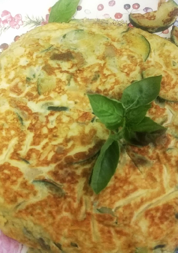 Una foto de Tortilla de Calabacín a la albahaca