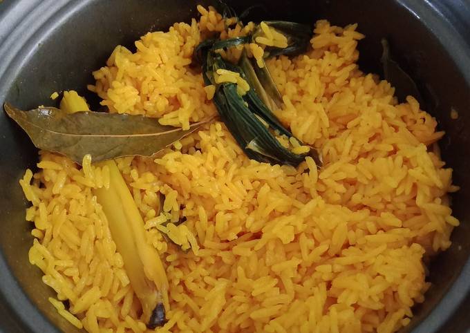 Ternyata begini loh! Bagaimana cara bikin Nasi Kuning rice cooker (pengobat rindu di Musim gugur) 😍  istimewa