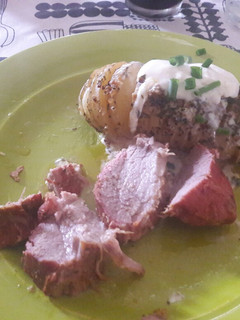 Una foto de Papas acordeon con lomito a las finas hierbas