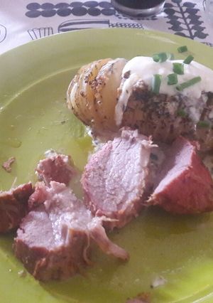 Una foto de Papas acordeon con lomito a las finas hierbas