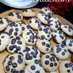A picture of Bakery size Chocolate chip cookies.