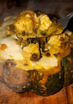 Una foto de Zapallo relleno con pechugas de pollo a la crema (s/horno)