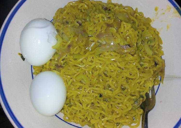 Turmeric Indomie with boiled egg