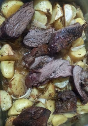 Una foto de Colita de Cuadril al Horno con Papas al Vino