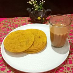 A picture of Cornmeal Biscuit Masala Bhakri.