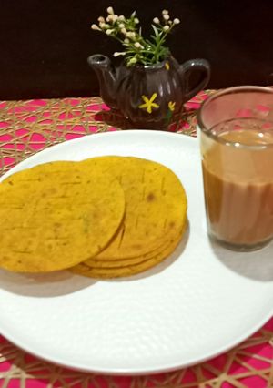 A picture of Cornmeal Biscuit Masala Bhakri.