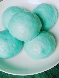 Hình của món Bánh bao chay hoa đậu biếc.