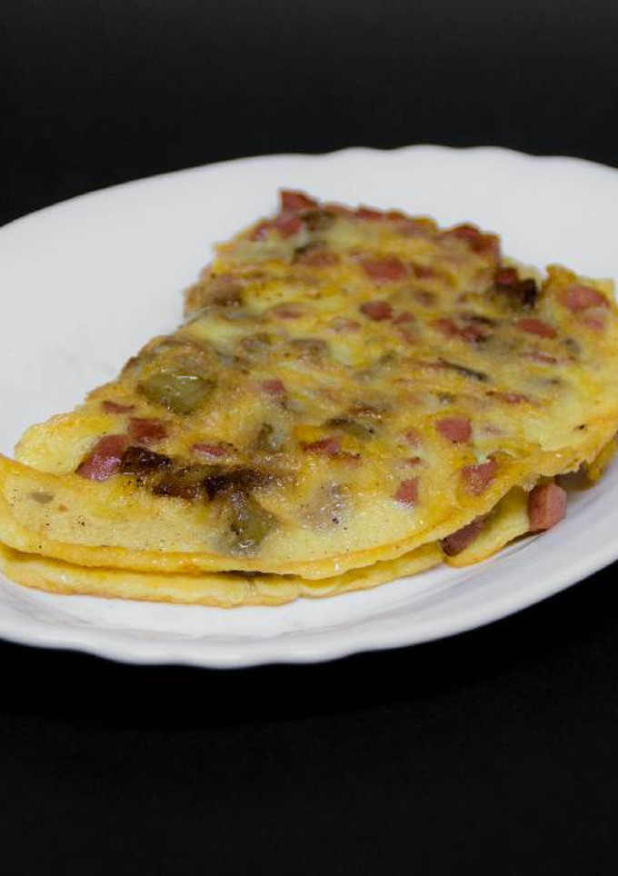 Una foto de Tortilla de berenjenas y salchichas