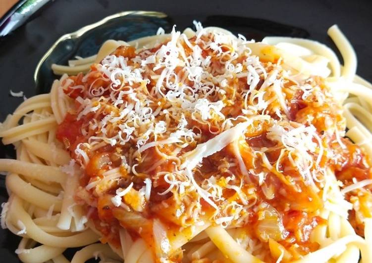 Spageti with homemade bolognese saus