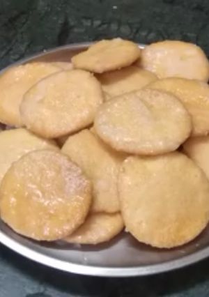 मीठी मठरी रेसिपी मुख्य फोटो