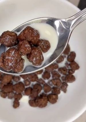 Una foto de RICO CEREAL 😋 con YOGURT casero