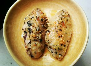 Hình của món Cánh gà chiên bơ tỏi cho bé.