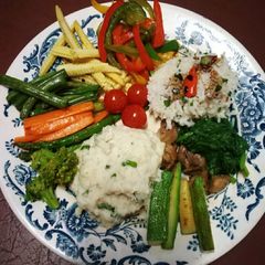 A picture of Stir fried vegetables and mashed potatoes.