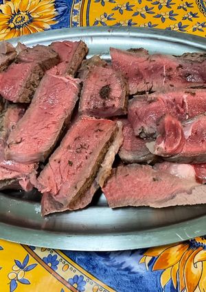 Une photo de Côtes de bœuf grillées au four au thym, ail et laurier