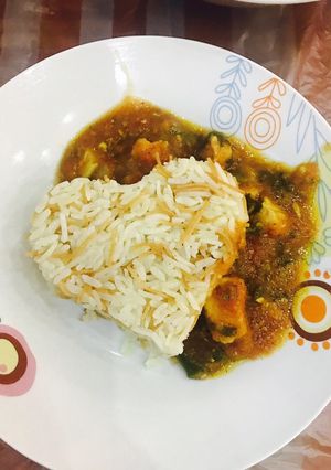 صورة لوصفة أرز مع صلصه الدجاج الجانبيه