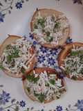 Garlic bread paneer pizza
