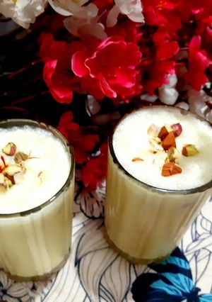केसर लस्सी (kesar lassi recipe in Hindi) रेसिपी मुख्य फोटो