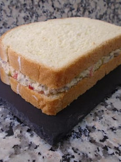 Una foto de Sándwich de atún