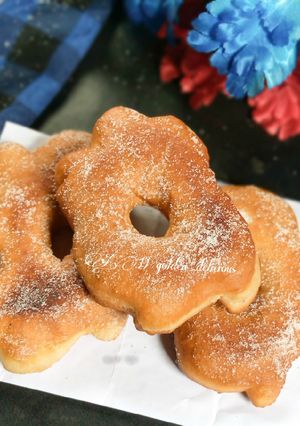 A picture of Amoebic shape doughnut.