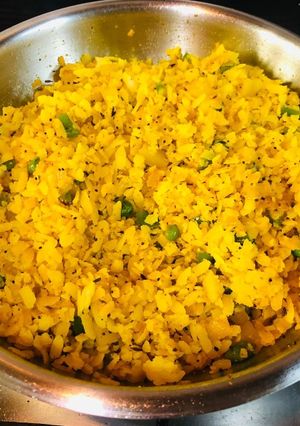 वेजिटेबल पोहा (vegetable poha recipe in Hindi) रेसिपी मुख्य फोटो