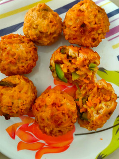 க்ரிஸ்பி நூடுல்ஸ் வெஜிடபிள் பால்ஸ் (crispy noodles vegetable balls recipe in tamil) செய்முறை முக்கிய புகைப்படம்