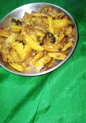 आलू भुजिया (aloo bhujiya recipe in Hindi) रेसिपी मुख्य फोटो
