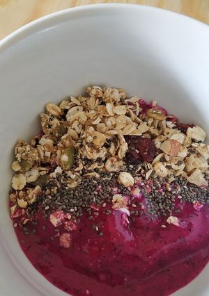 Foto resep Pineapple Dragon Fruit Smoothie with Toppings