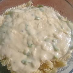 A picture of White sauce.
