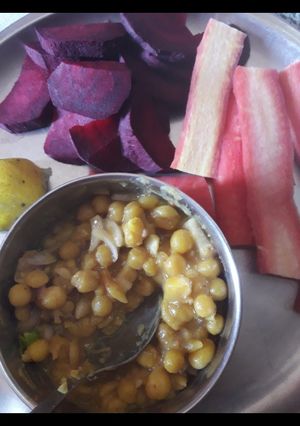 चटपटी मटर चाट(chatpati matar ki chaat recipe in hindi) रेसिपी मुख्य फोटो