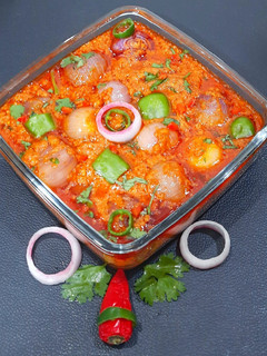 આખી ડુંગળી નું શાક (Akhi Dungli Shak Recipe In Gujarati) રેસીપી મુખ્ય ફોટો