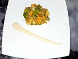 Tiburones tricolor con refrito de brócoli y carne de almejas