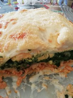 Una foto de Lasaña mixta con bechamel de queso azul