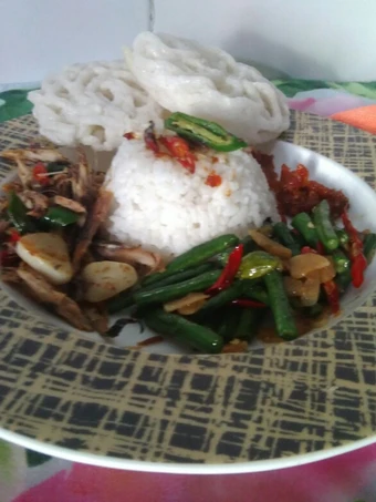 Cara Sederhana Membuat Resep  038.Oseng kacang panjang pete,ikan salem,sambel terasi, krupuk yang Menggugah Selera, Enak Banget