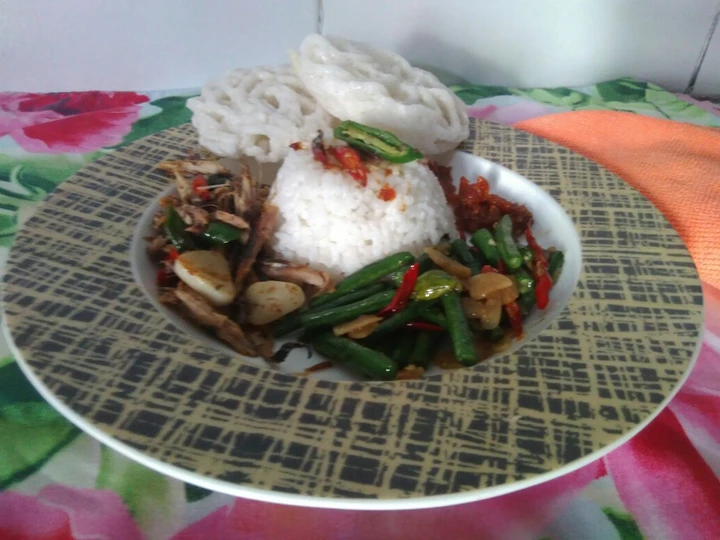Cara Sederhana Membuat Resep  038.Oseng kacang panjang pete,ikan salem,sambel terasi, krupuk yang Menggugah Selera, Enak Banget