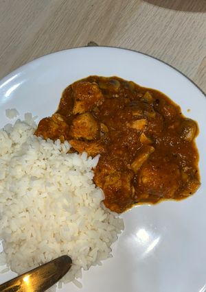 Una foto de Pechugas de pavo en salsita🥖🍅🍗