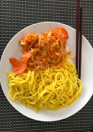 A picture of Spaghetti with vegetables.