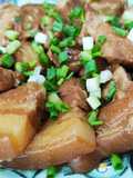 หมูสามชั้นต้มเบียร์และเต้าเจี้ยว