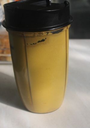 Foto principal de Crema de aguacate, zanahoria, miel y café con leche