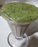 Copa café y kiwi con adorno de chocolate
