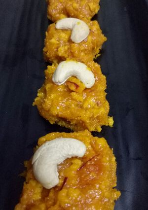 A picture of Aam paak.