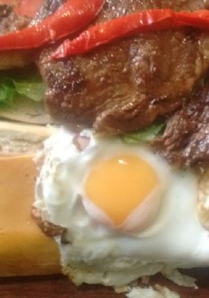 Una foto de Sándwich de carne completo rapidísimo vuelta y vuelta