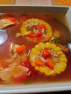 Una foto de Sopa de mazorca de maízcon pollo
