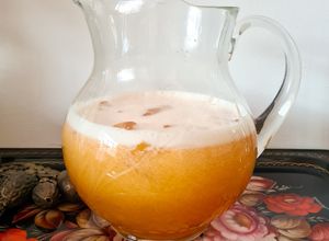 Una foto de Agua de melón con miel de Yucatán y agua de azahar